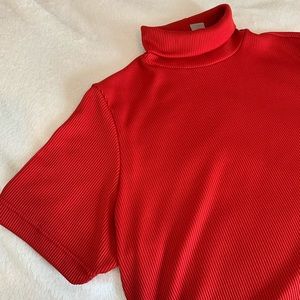 cherry red ribbed mock neck tee🤎